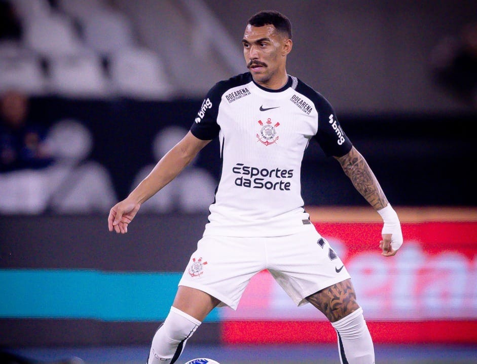Matheuzinho celebra assistência e jogada surpresa em gol do Corinthians: 'Não foi ensaiada'