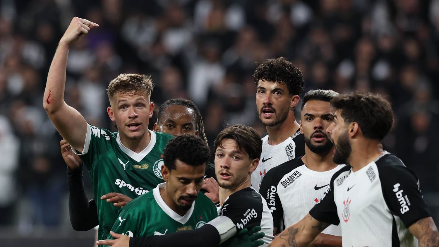 "Abel precisa entender o que é um clássico", diz Héverton após derrota do Palmeiras