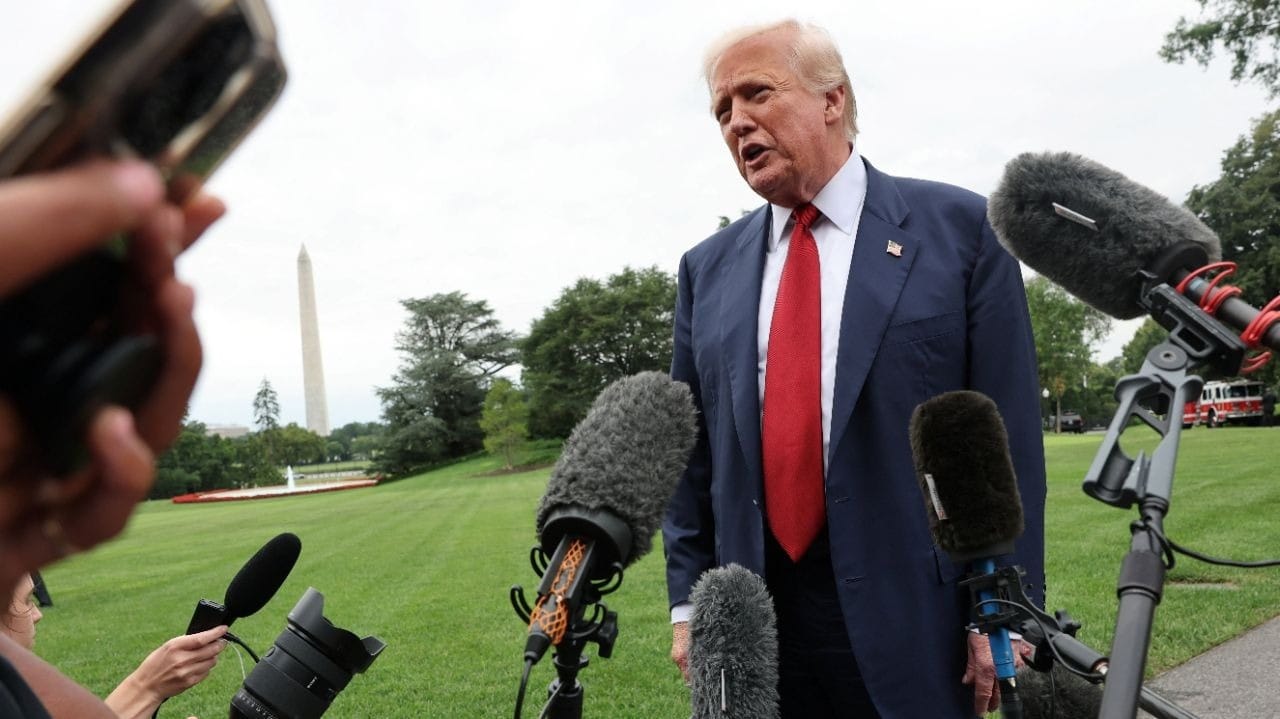 Democratas divulgam documentos sobre Epstein afirmando que Trump “sabia sobre meninas”