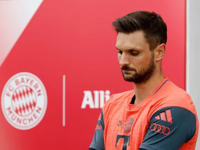Goleiro do Bayern de Munique anuncia a morte de filho de seis anos com "grave doença"