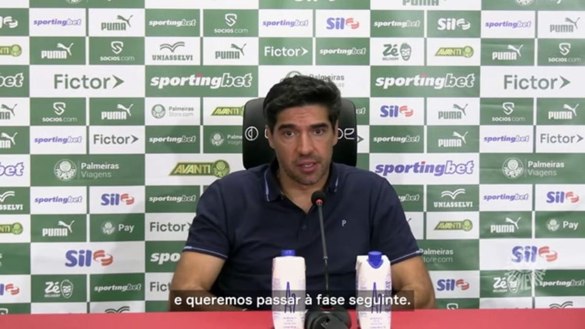 Abel Ferreira fala sobre Palmeiras x Corinthians, interrompe repórter e sai; assista