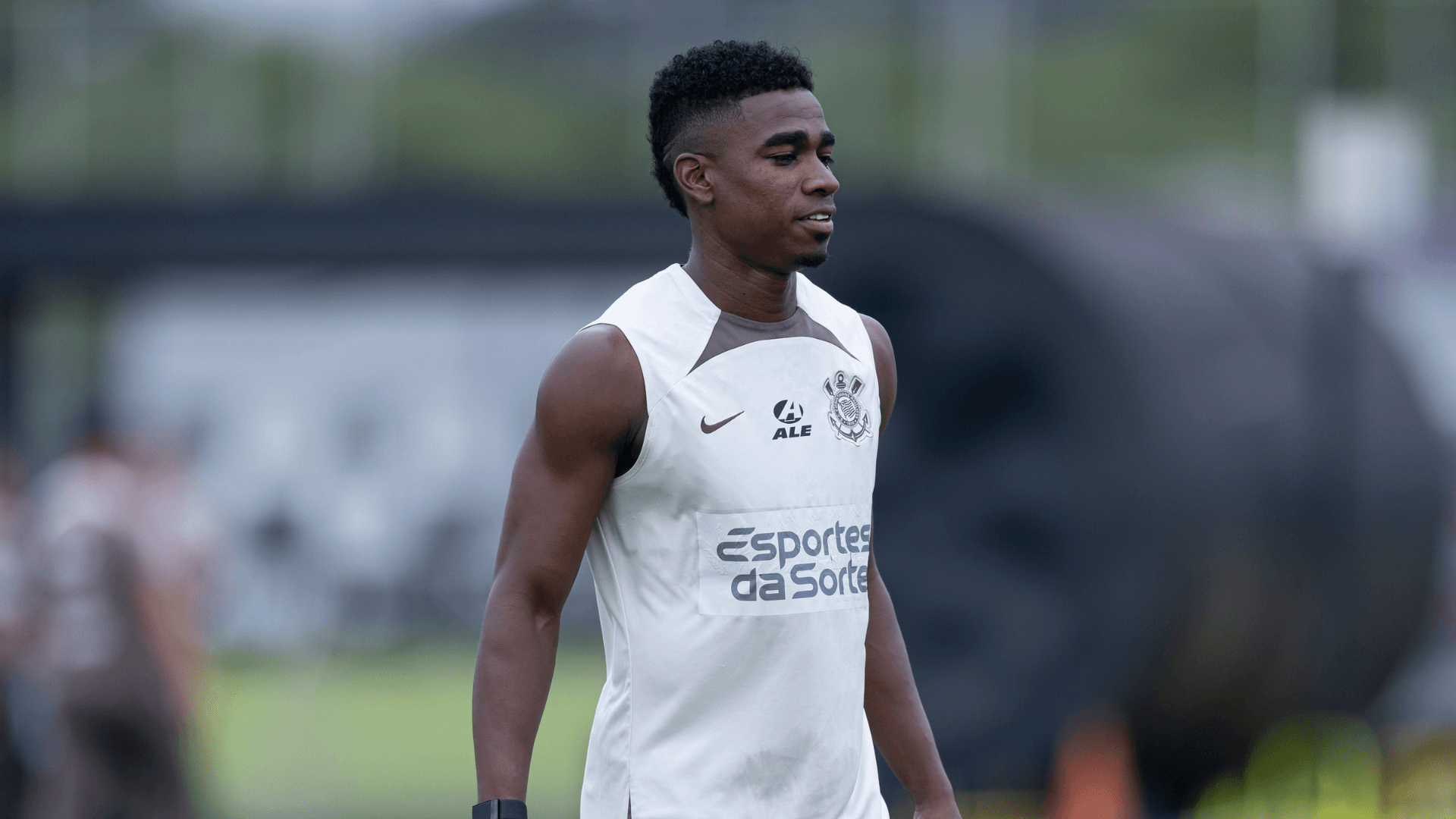 Corinthians está sob risco de não poder contratar reforços por dívida na compra de Félix Torres