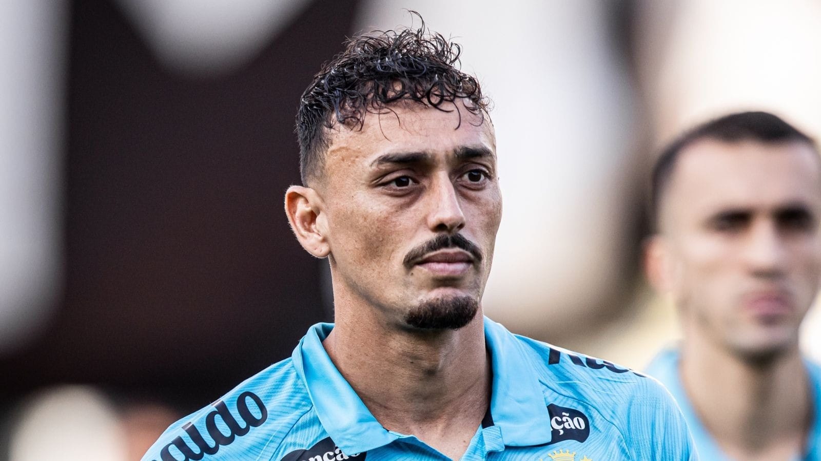 Santos encaminha rescisão de contrato com volante Diego Pituca
