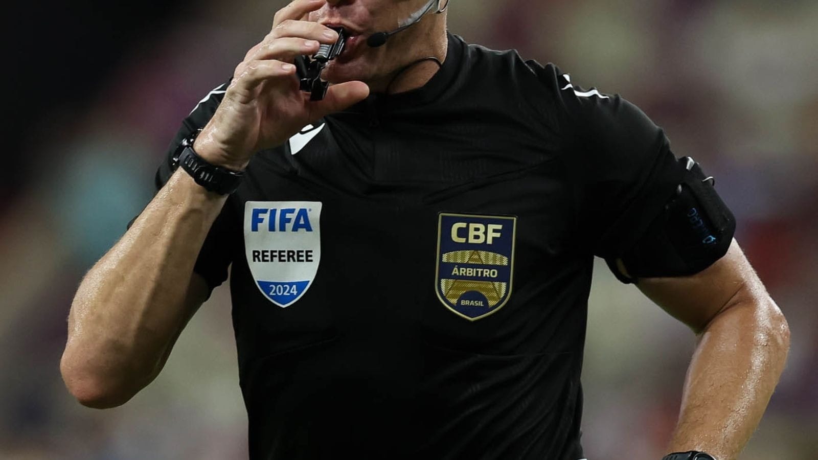 Fifa proíbe patrocínios de Bets em uniformes da arbitragem e no VAR
