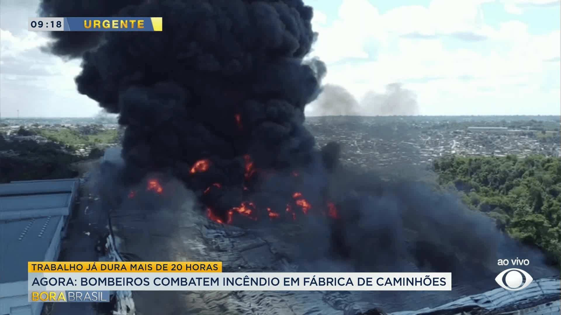 Incêndio destrói fábrica de caminhões em Manaus
