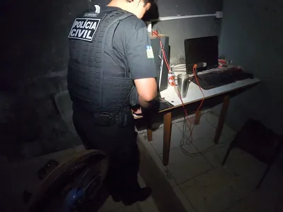 Quadrilha invadia sistemas judiciais para emitir ordens falsas e bloquear contas
