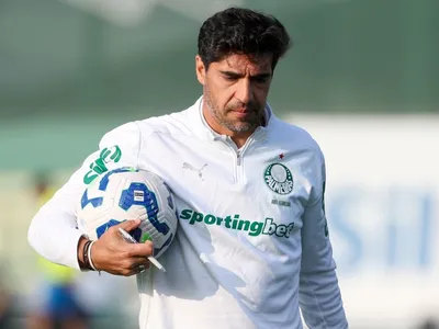 Palmeiras faz acordo com time do Catar para encerrar ação contra Abel na Fifa