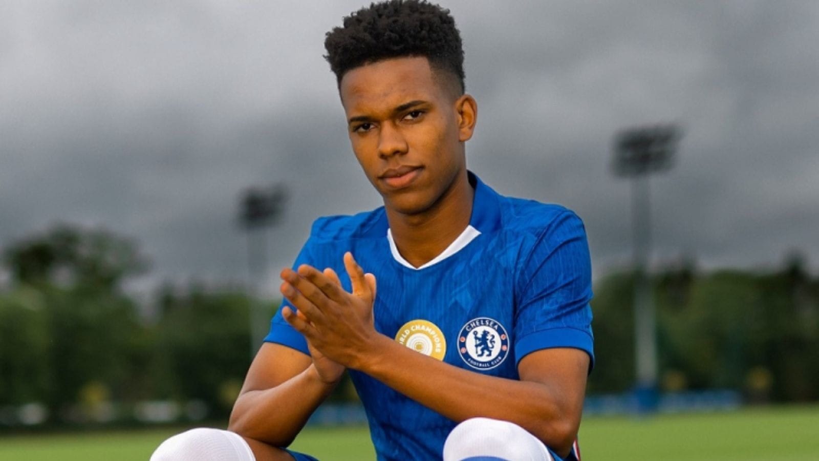 Técnico do Chelsea compara Estêvão a Palmer, mas avisa: 'Vamos dar tempo e não pressioná-lo'