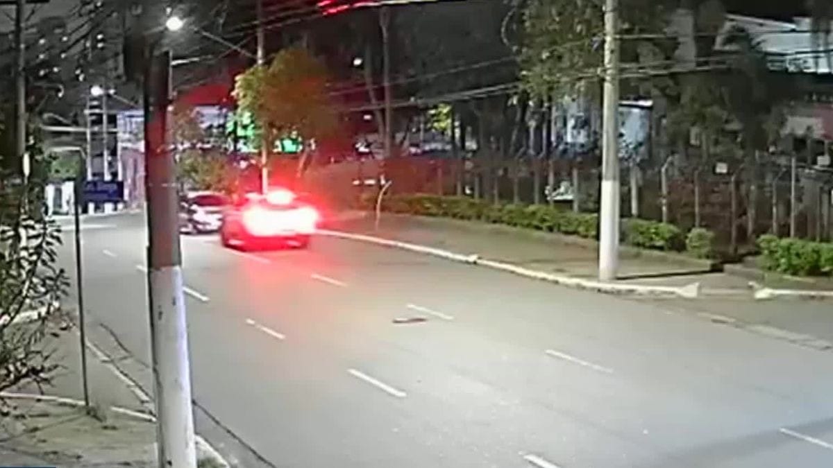 Vídeo: Motorista de Porsche invade contramão e causa acidente em SP