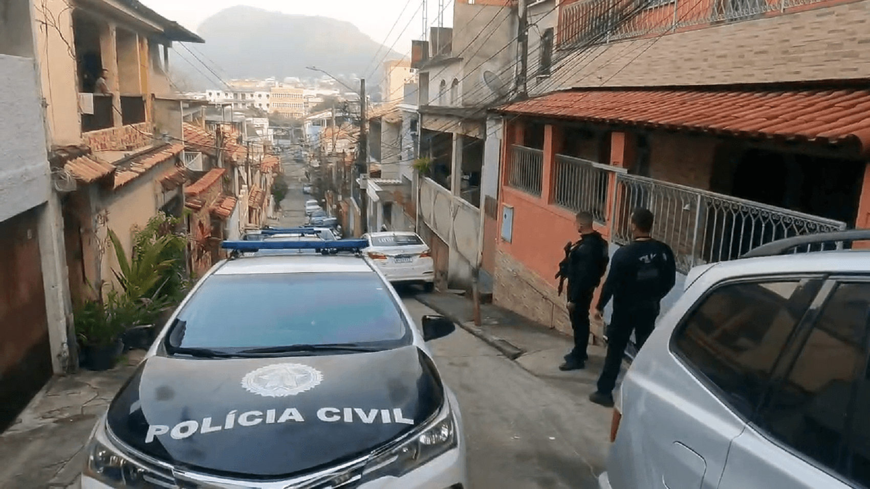 Quatro são presos em ação contra app de transporte clandestino criado por facção no Rio
