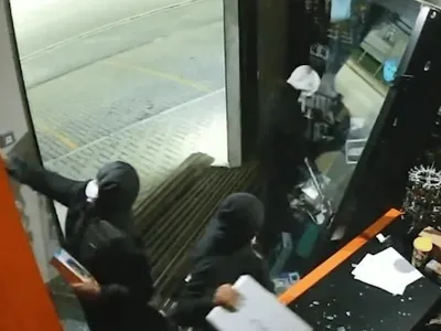 Gangue da Marcha Ré invade loja e deixa rastro de destruição em Fazenda Rio Grande