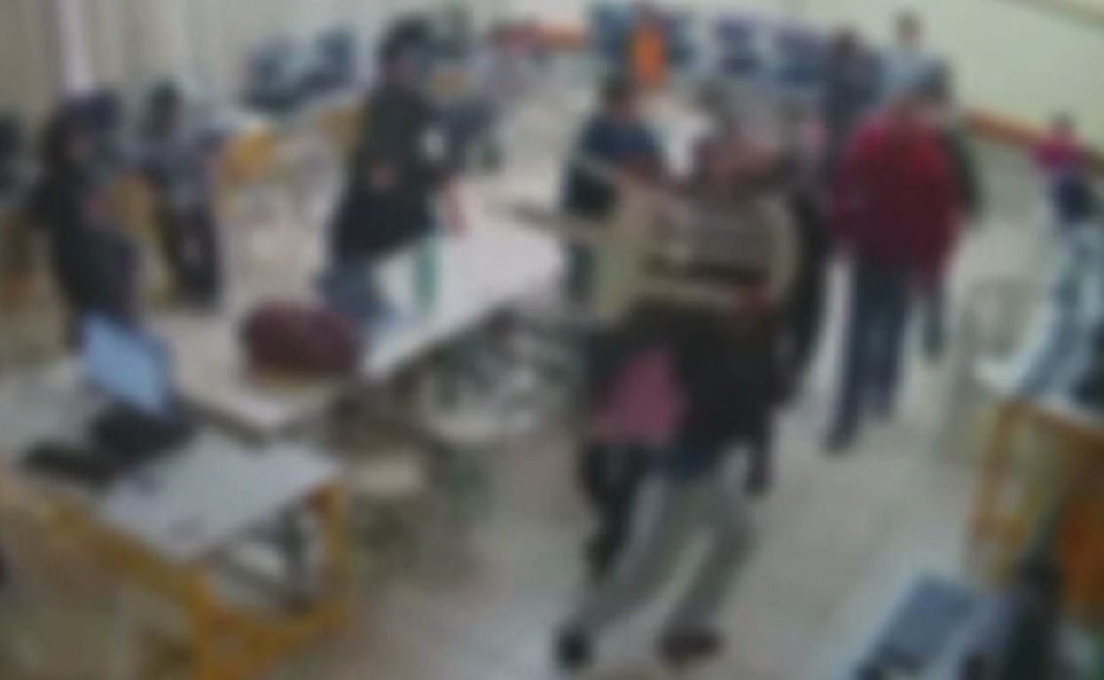 Professor agride aluno de 14 anos com socos e chutes em sala de aula, no Paraná