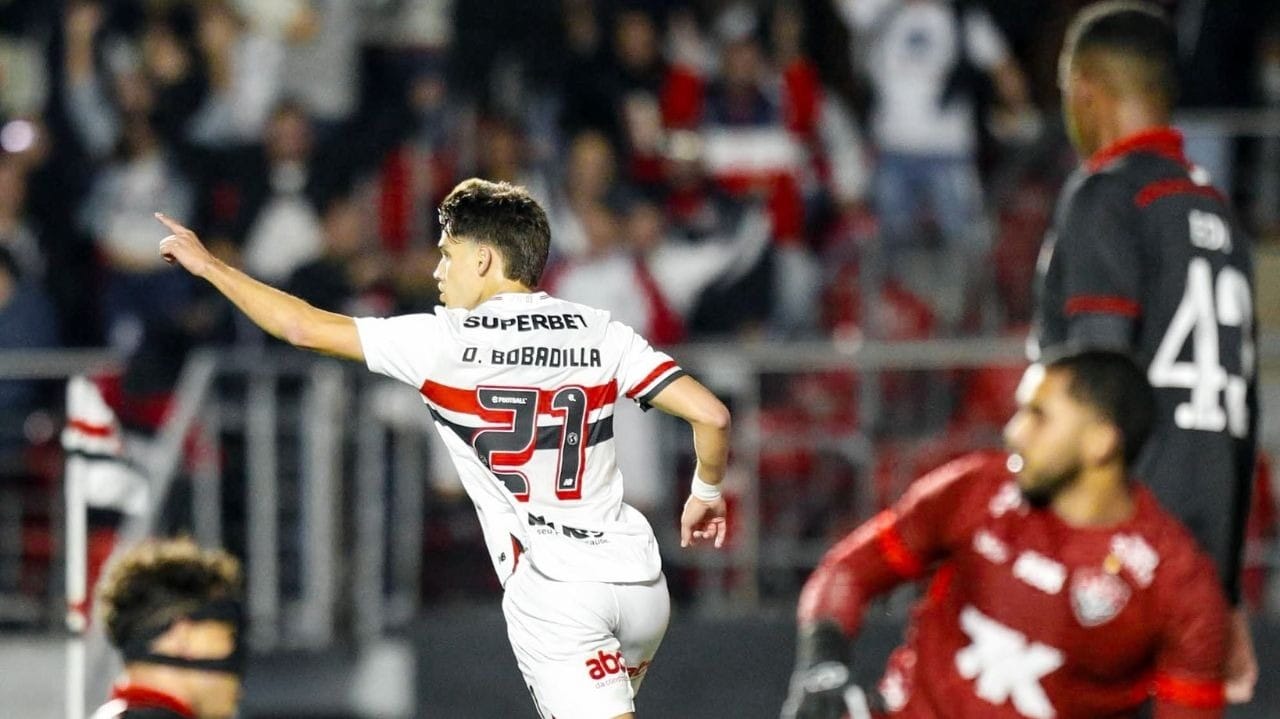 São Paulo derrota Vitória no MorumBis e chega ao 5º triunfo seguido no Brasileiro