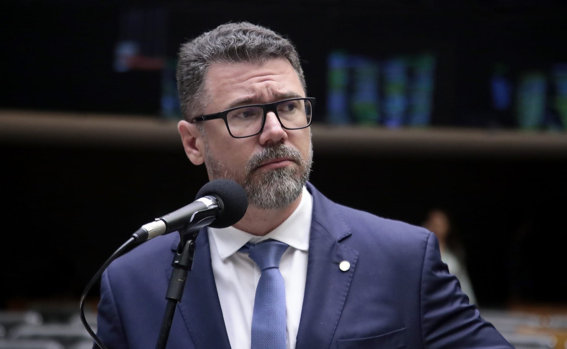 Para evitar suspensão por motim, deputado diz que é autista e que não entendeu o que acontecia