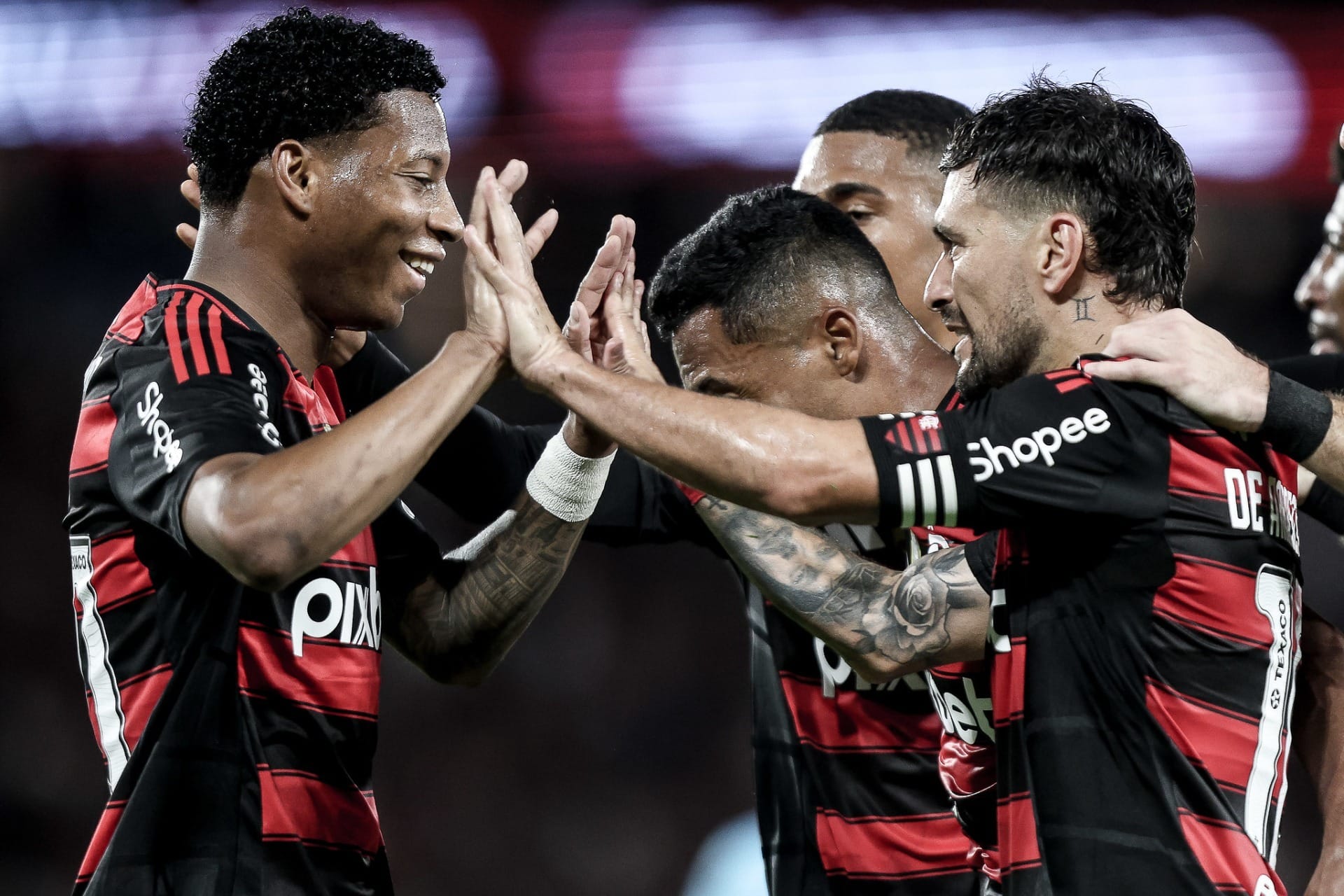 Flamengo vence o Mirassol, lidera o Brasileirão e esquece eliminação na Copa do Brasil
