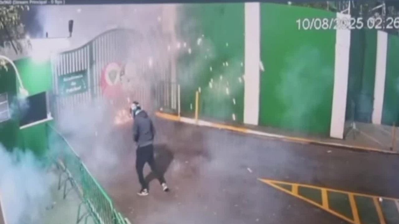 Palmeiras quer que Mancha Alviverde seja investigada por ataque na Academia de Futebol