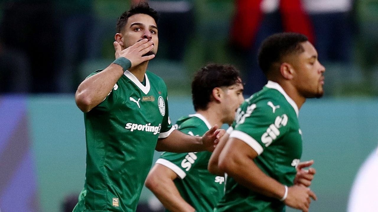 Palmeiras faz jogo inseguro, é salvo por Roque e Flaco e ganha de virada do Ceará no Allianz