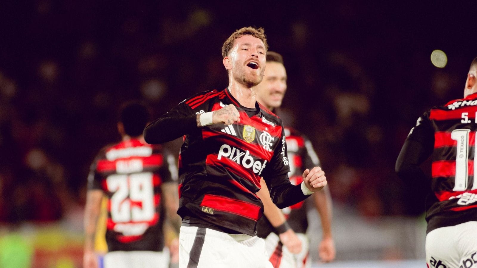Flamengo dispara e Palmeiras passa o Cruzeiro; veja as chances de título do Brasileirão