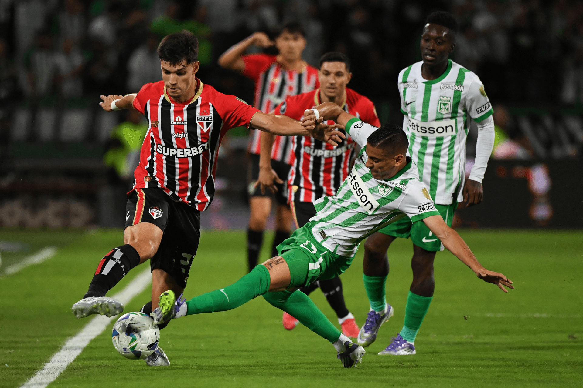 Atlético Nacional desperdiça dois pênaltis e São Paulo segura o empate pela Libertadores