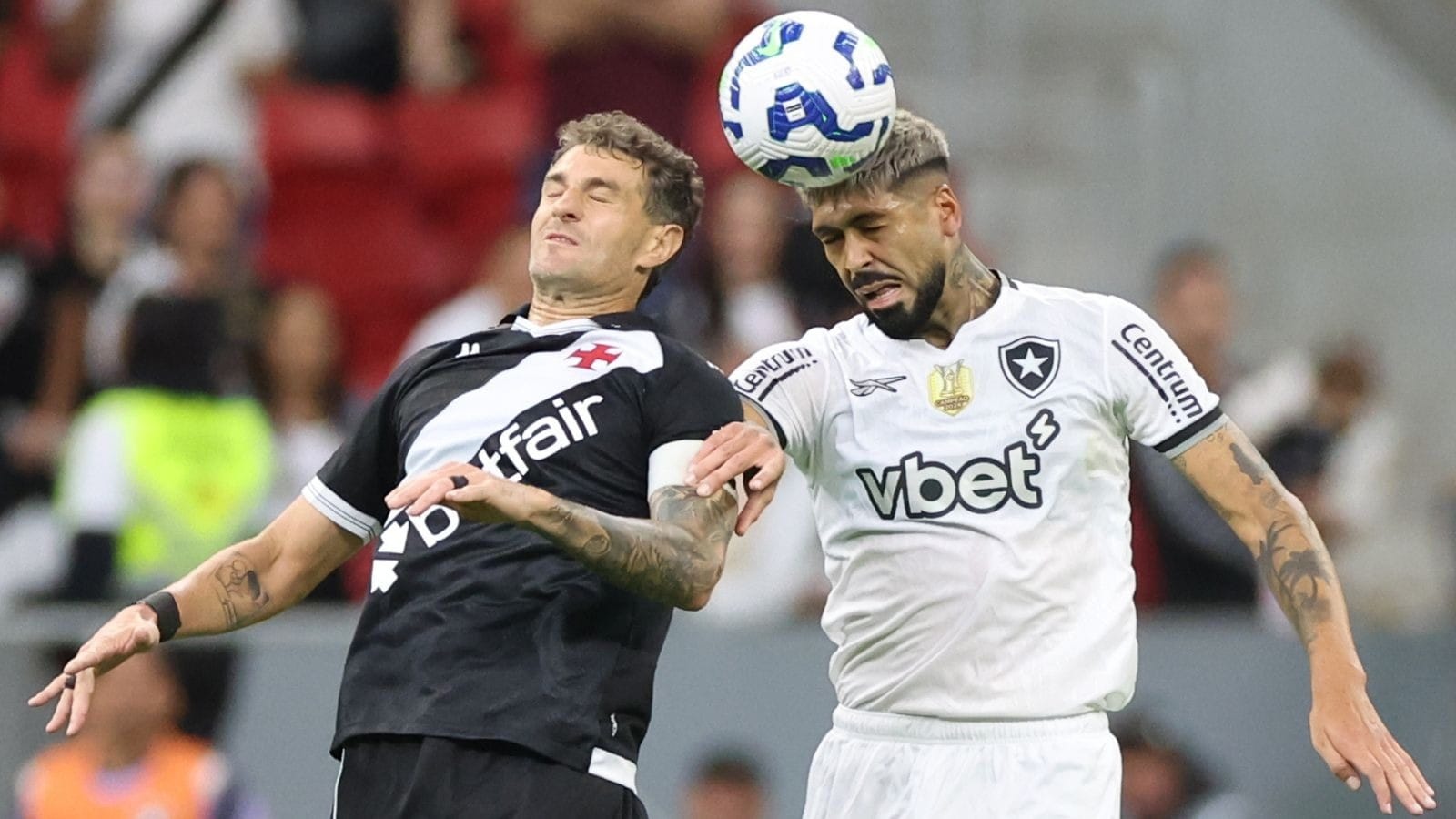 Dirigente do Botafogo comemora jogo contra o Vasco na Copa do Brasil