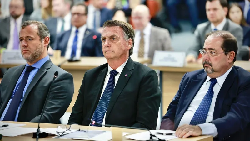 Bolsonaro e seus advogados no STF (Foto: Fellipe Sampaio/STF)