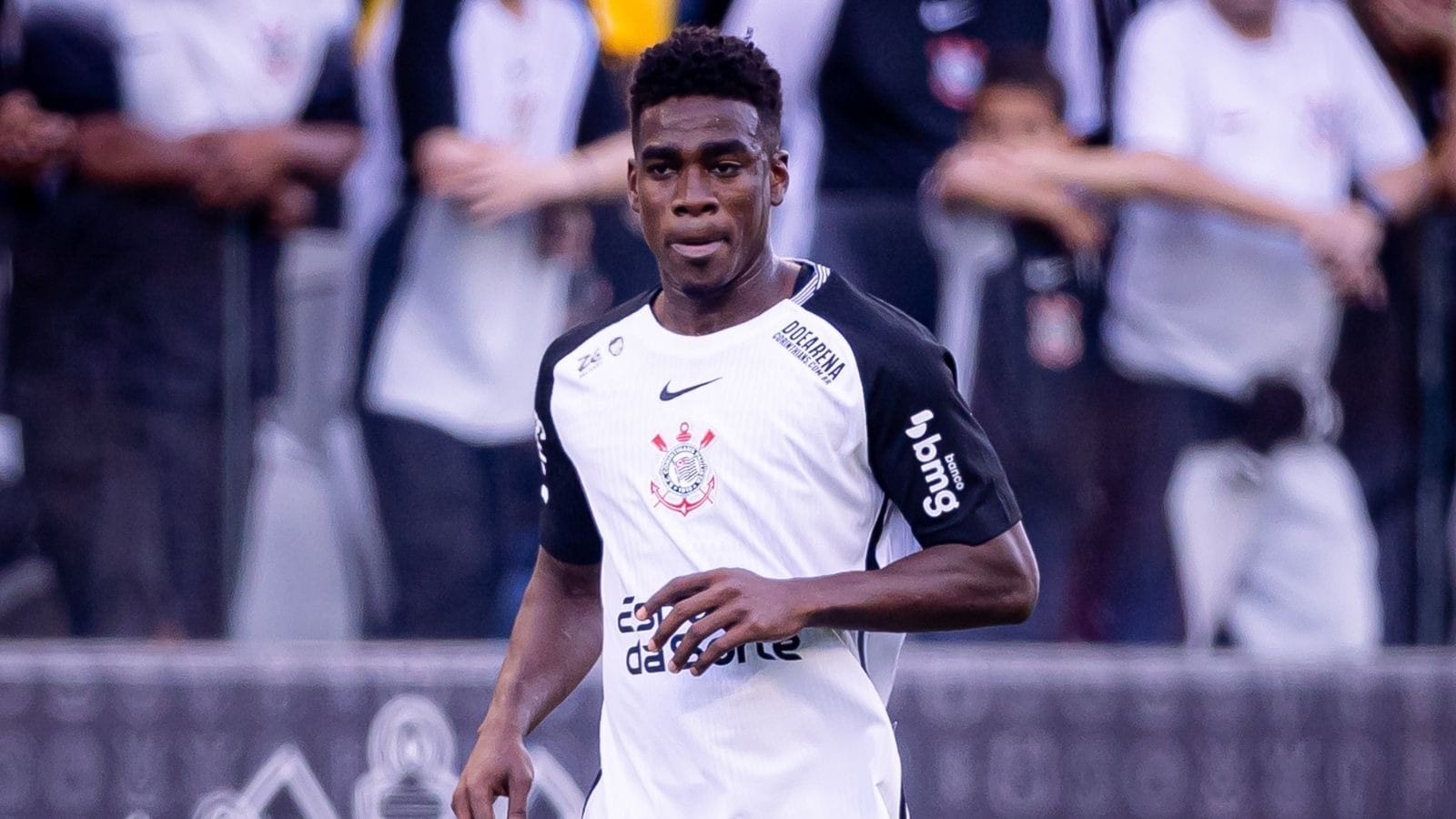 Félix Torres perto de deixar o Corinthians; clube busca novas saídas