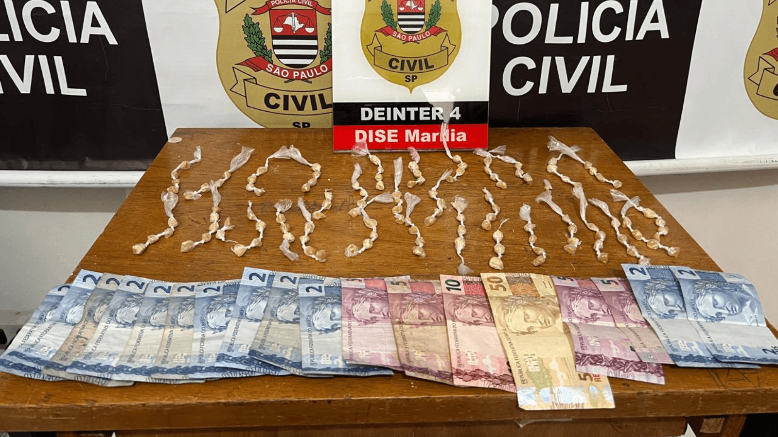Homem é preso em ponto de venda de entorpecentes com cocaína e dinheiro