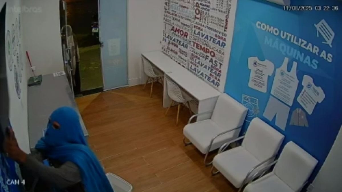 Vídeo: jovem vestido de “fantasma” furta lavanderia e é levado à delegacia pelo próprio pai