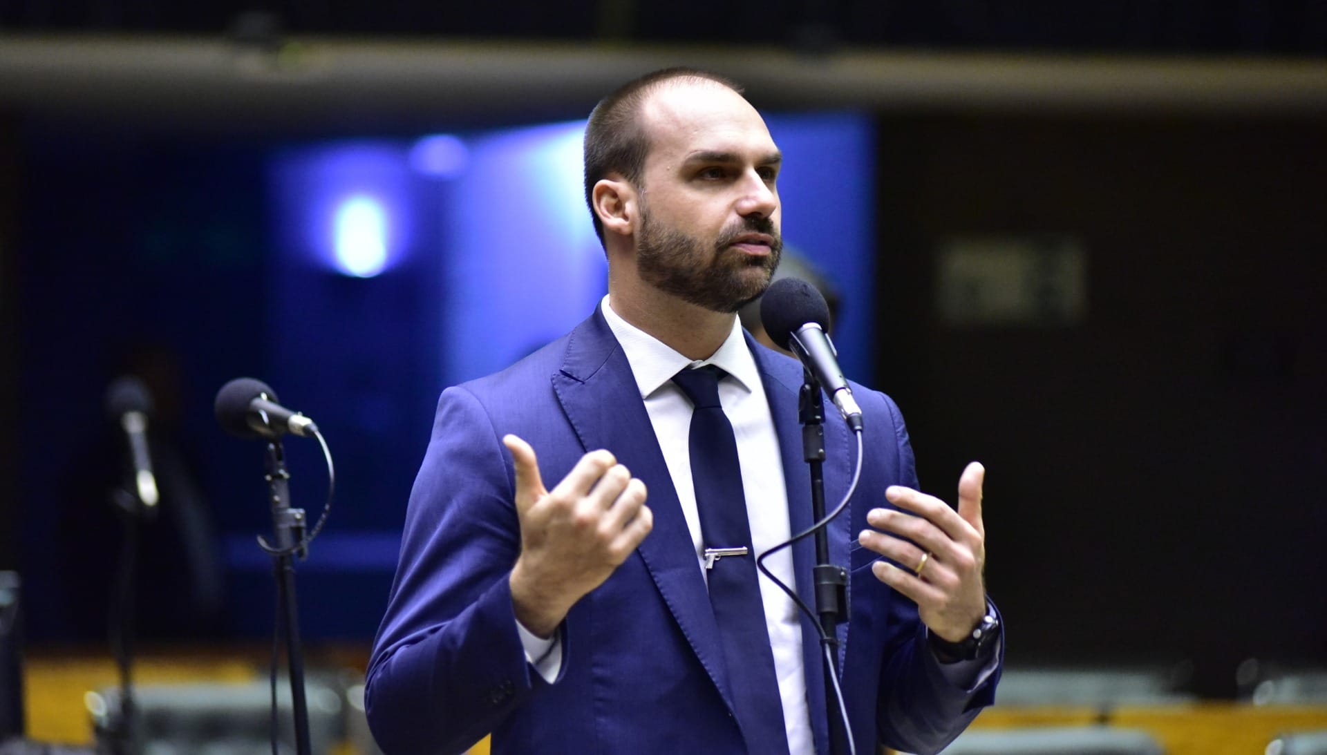 Bergamo: Eduardo Bolsonaro quer dirigir direita e preocupa bolsonaristas