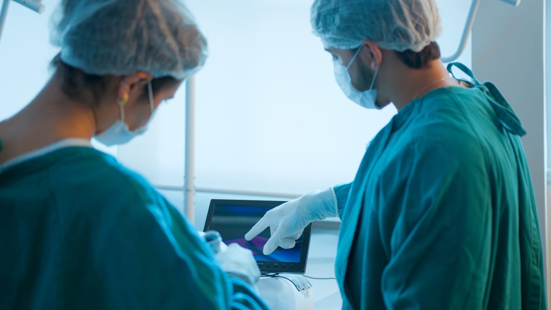 Mais de 100 cursos de medicina podem ser punidos por nota baixa em prova