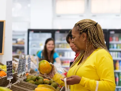 Como escolher frutas na feira: guia prático para comprar as melhores da estação
