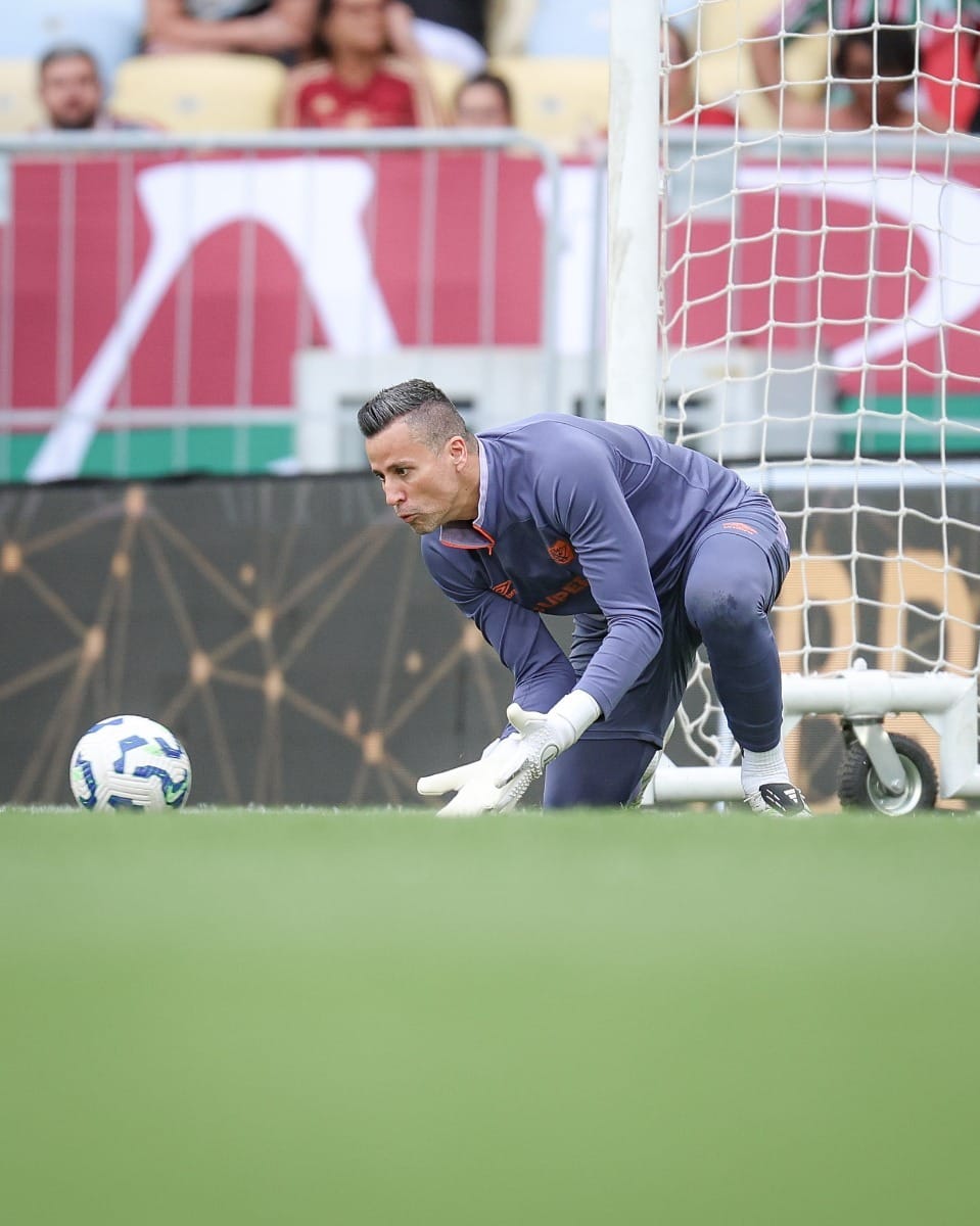 Fábio iguala recorde mundial do futebol neste sábado (16); veja os números do goleiro