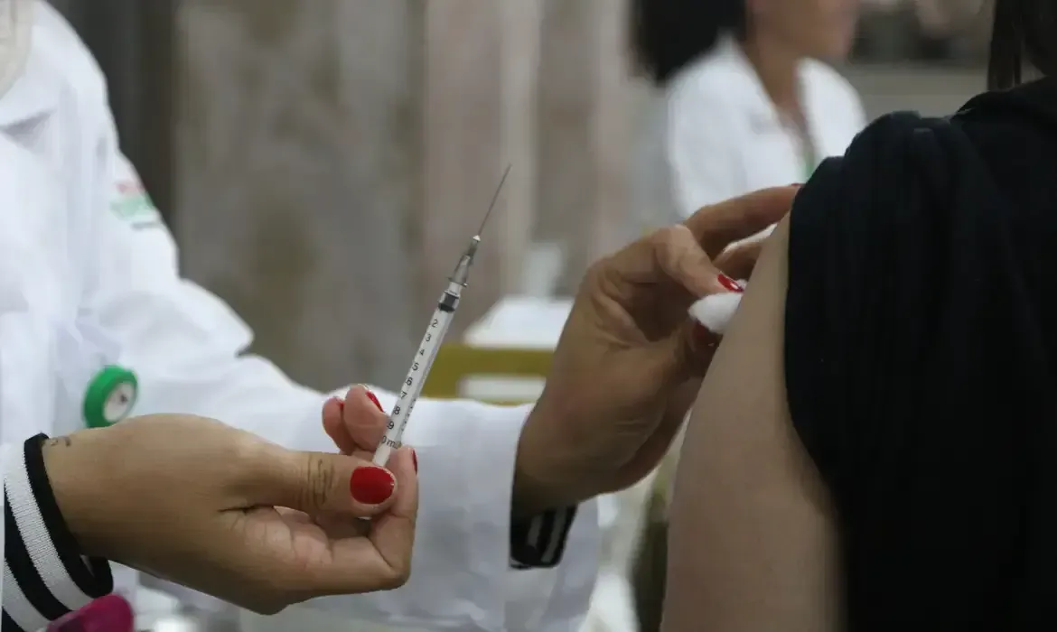 Subvariante XFG da Covid-19 provoca aumento de casos no RJ