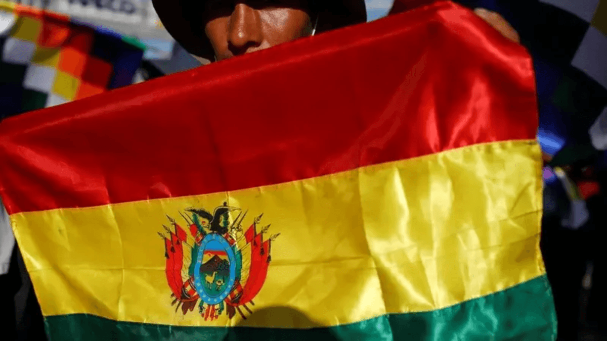 Direita boliviana disputará segundo turno presidencial inédito