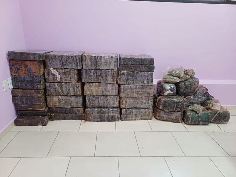 PRF apreende quase 500 Kg de drogas em veículo clonado na BR-153