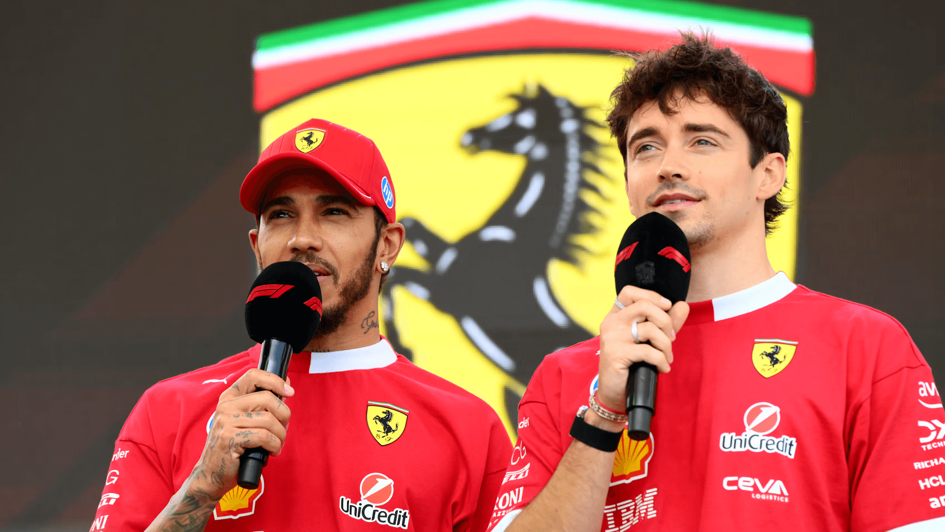Lewis Hamilton e Charles Leclerc seguem na Ferrari com contratos de múltiplos anos