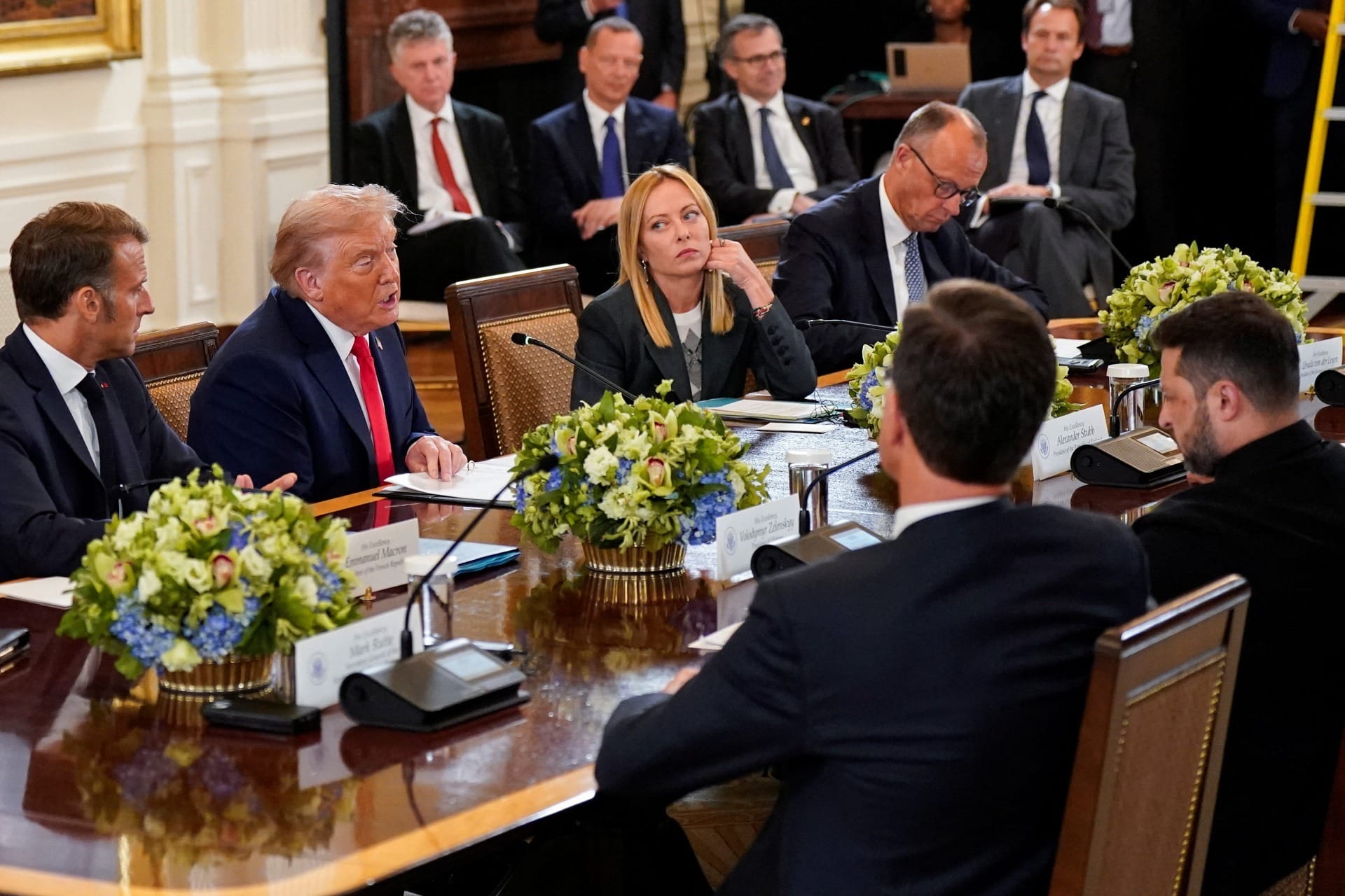 Reunião entre Trump, Zelensky e líderes europeus termina sem acordo de cessar-fogo