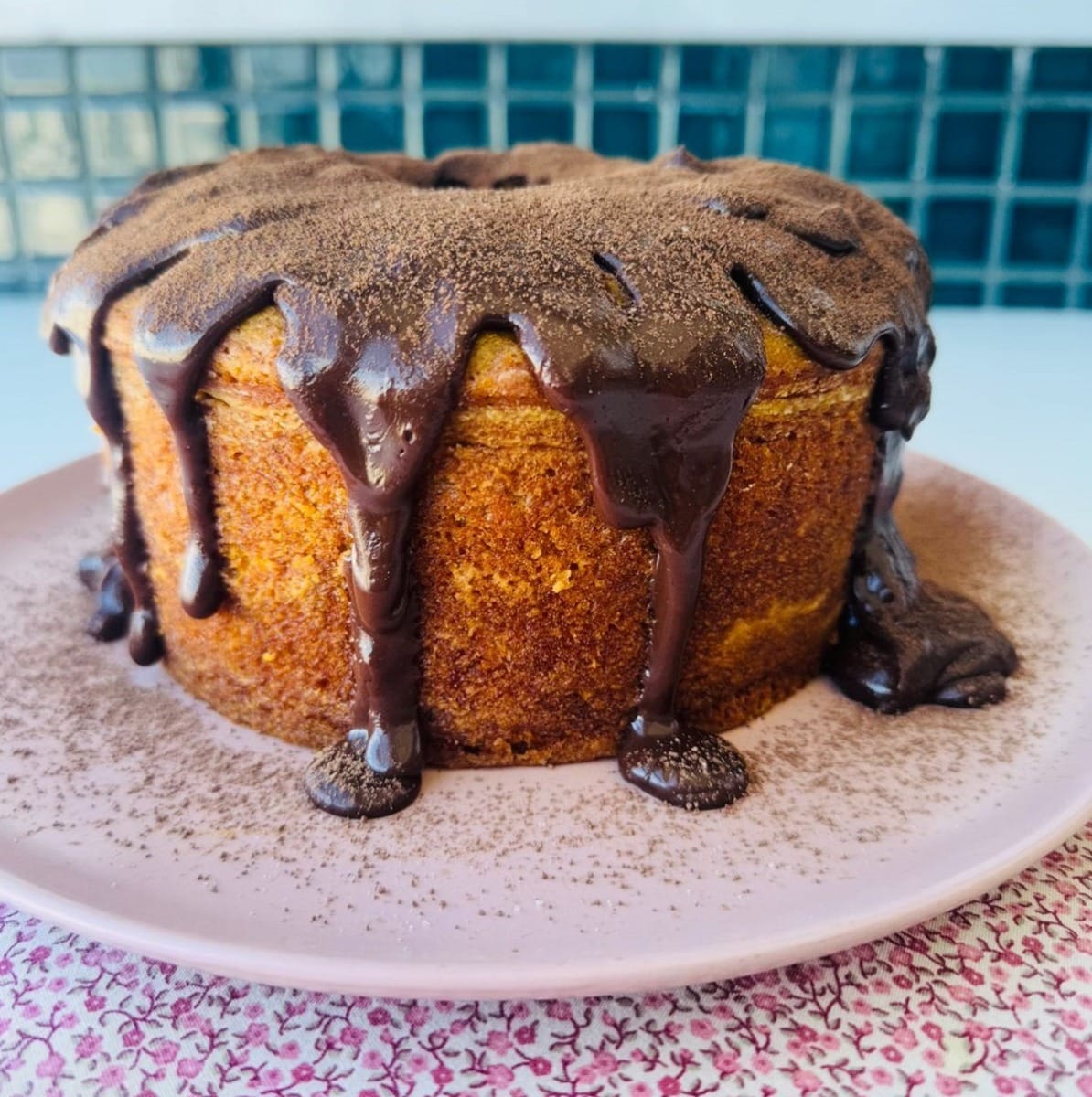 Bolo de cenoura com calda de chocolate | Band Receitas