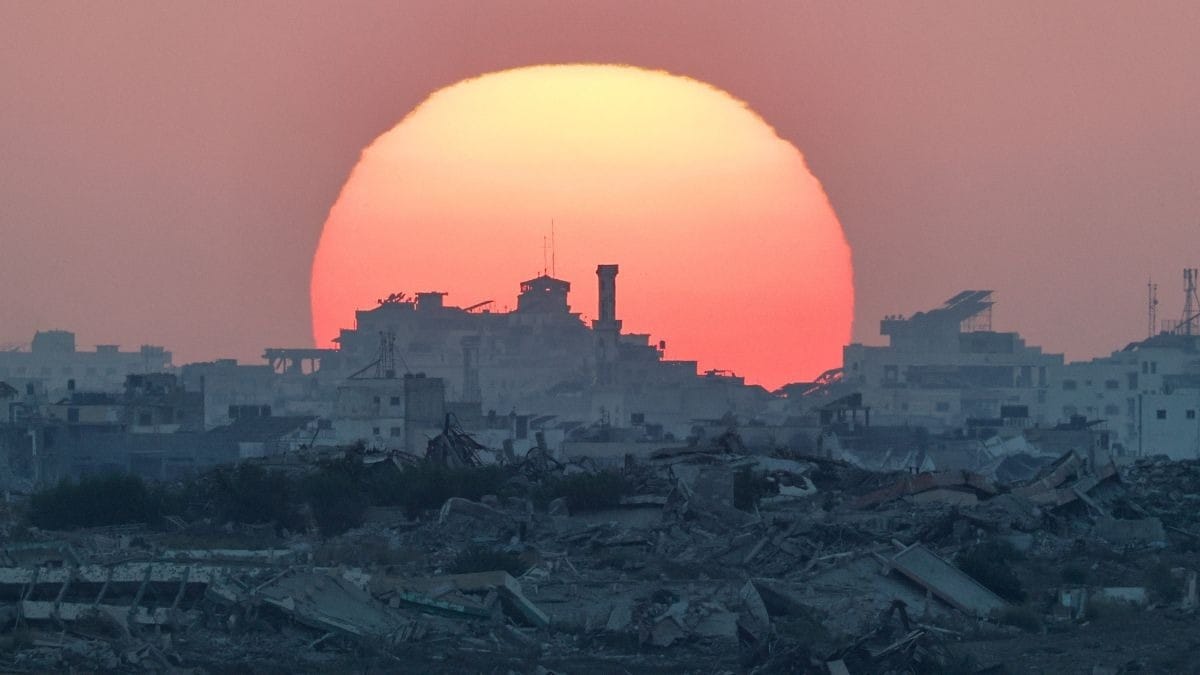 Exército israelense inicia retirada de Gaza e acordo de paz começa a ser implementado