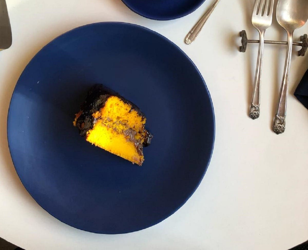 Bolo de cenoura recheado com calda de chocolate durinha | Band Receitas