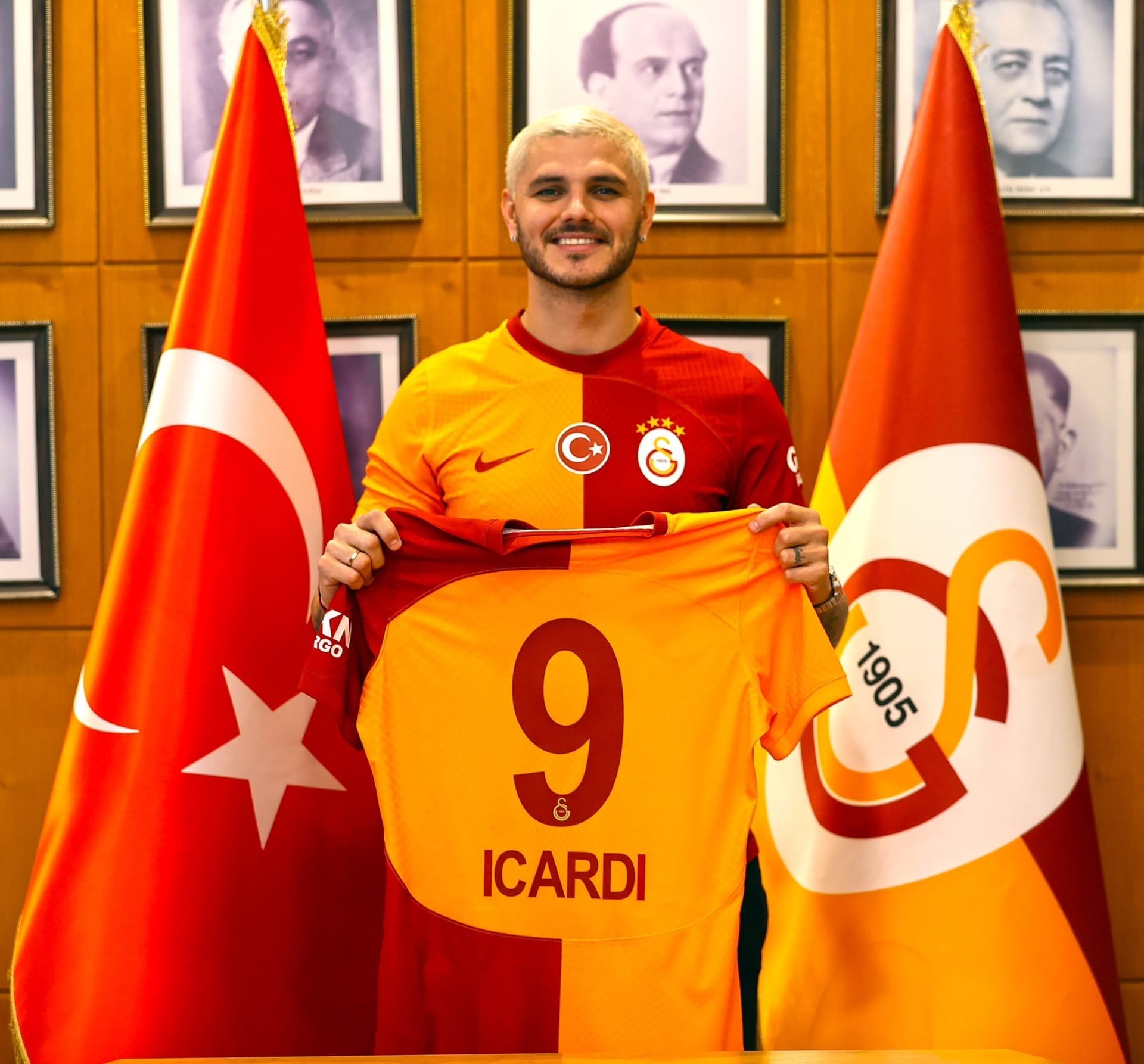 Mauro Icardi dá "cabeçada" em fã dentro de shopping na Turquia