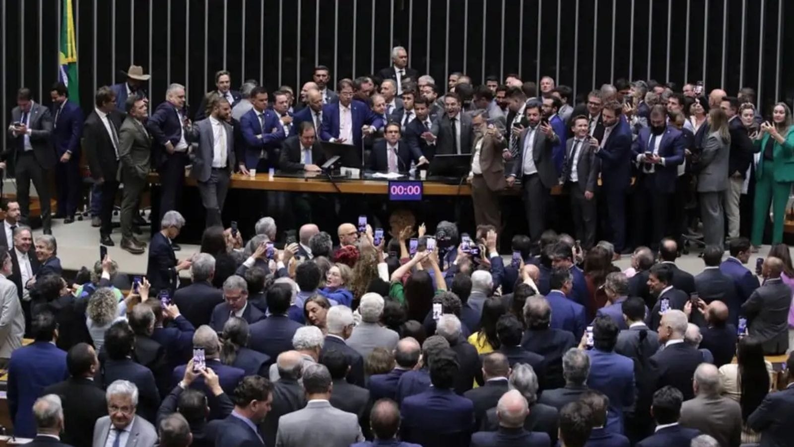 Conselho de Ética instaura processos contra deputados por motim em reação à prisão de Bolsonaro