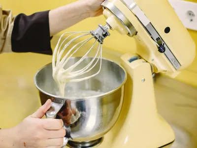 Receitas para testar na batedeira planetária: pães, bolos e massas que ficam profissionais