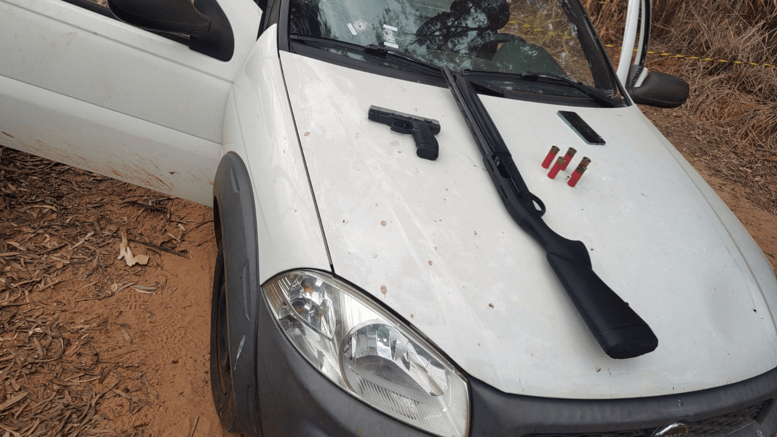 Homem é abordado com armas de fogo, atira nos policiais e acaba morto