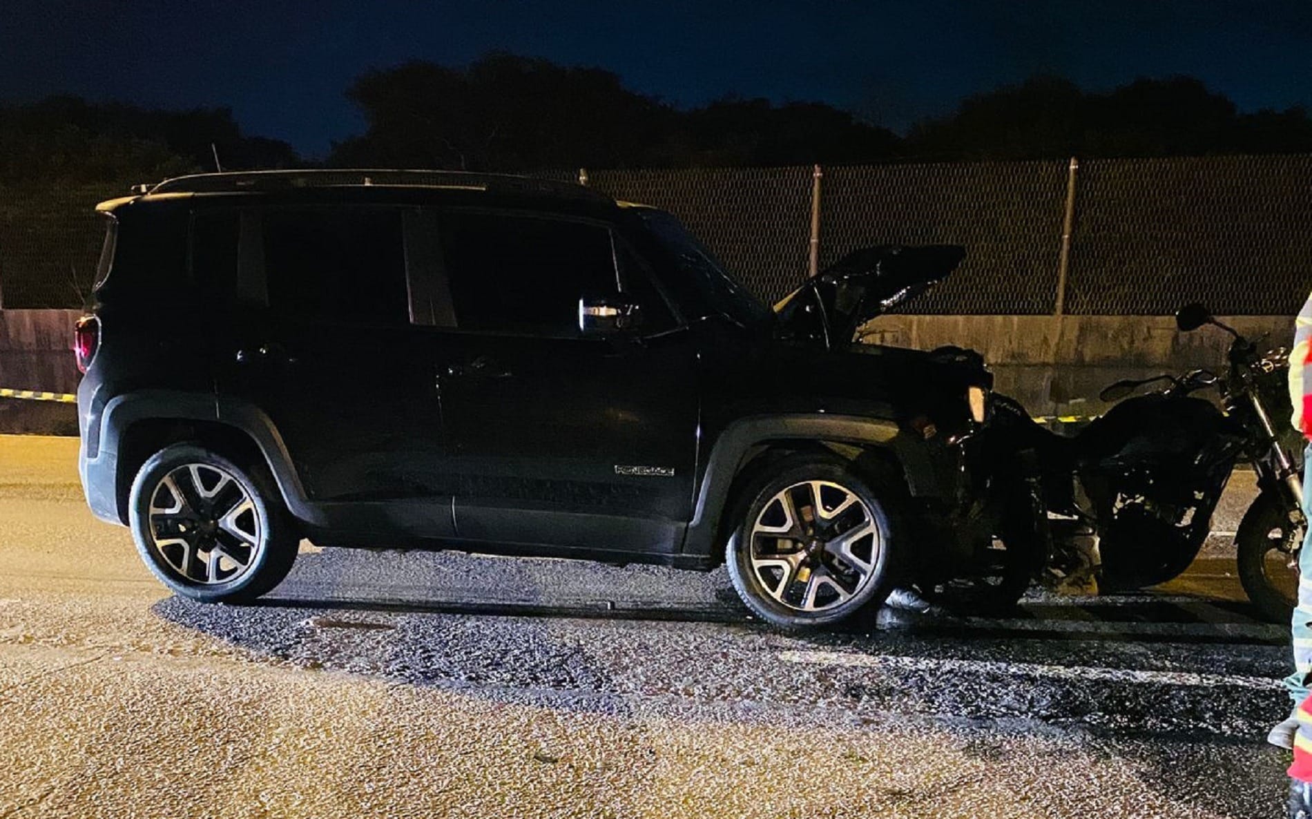 Motorista foge após acidente que matou mulher que estava em moto na BR-116 em Magé