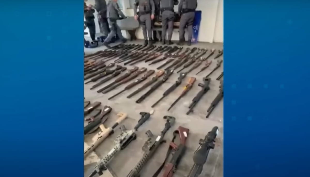 Fábrica clandestina de fuzis é fechada em SP e polícia acha 111 armas em chácara