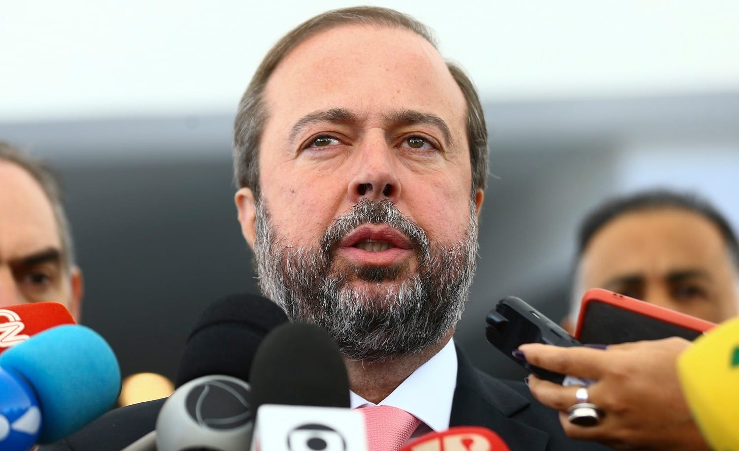Ministro de Lula anuncia gratuidade em botijão de gás para 17 milhões de famílias