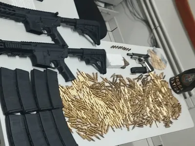 Dupla é presa com fuzis e centenas de munições após ocorrência de disparo em Rio Claro