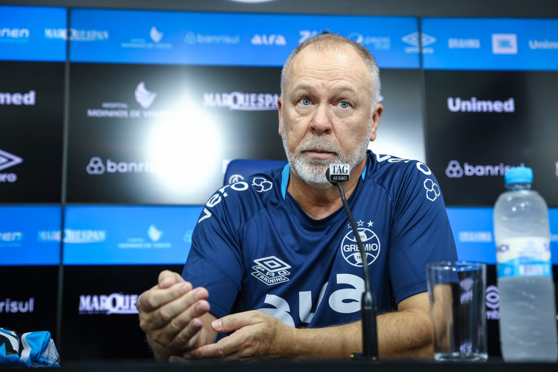 Diretoria do Grêmio banca Mano Menezes e confia em reforços para o time superar a má fase