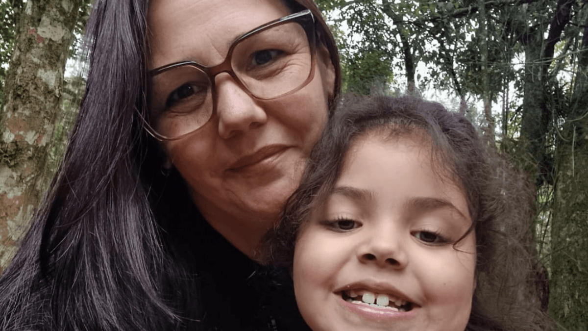 Mulher é sequestrada e escravizada pelo pai e relata 'inferno' na infância